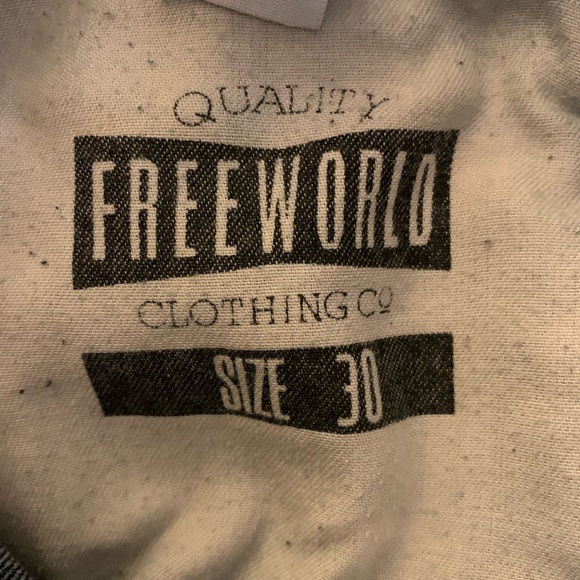 Distressed jeans - Picture 4 of 4